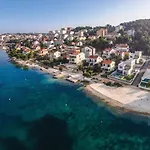 Apartment 2 Bedroom Lovely In Okrug Gornji *