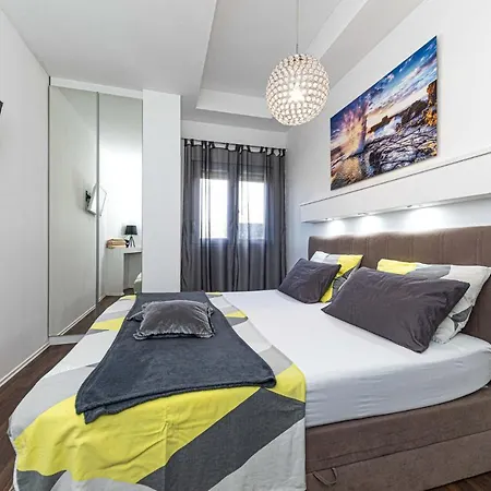 Cozy In Okrug Gornji With Wifi * Trogir
